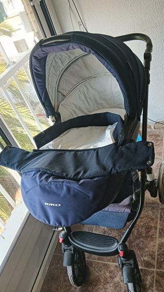 Carrito de bebé azul marino