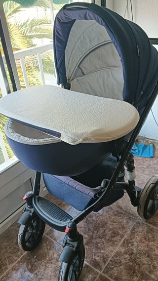 Carrito de bebé azul marino