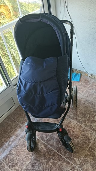 Carrito de bebé azul marino