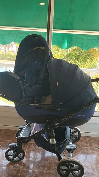 Carrito de bebé azul marino