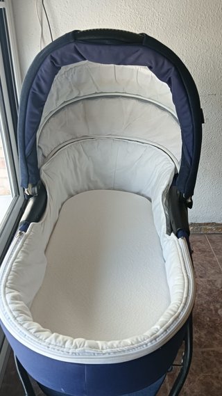 Carrito de bebé azul marino