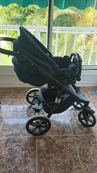 Carrito de bebé azul marino