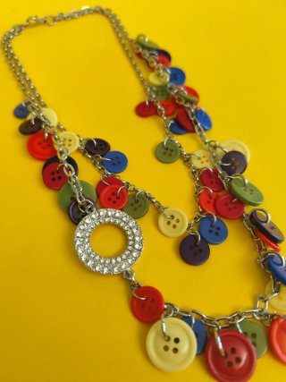 Collana multifilo bottoni colorati