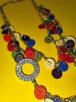 Collana multifilo bottoni colorati