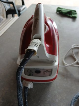 Plancha de vapor Rowenta,tiene la salida de vapor,