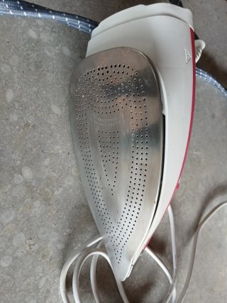 Plancha de vapor Rowenta,tiene la salida de vapor,