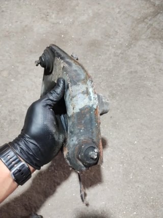 Brazo Superior Izq Mitsubishi Montero L040