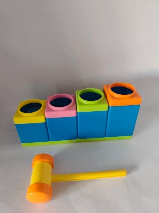 Juguete de golpeo para bebés.
