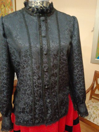 Traje Regional Negro y Rojo Talla Única