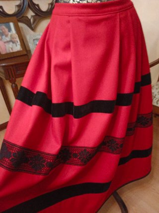 Traje Regional Negro y Rojo Talla Única