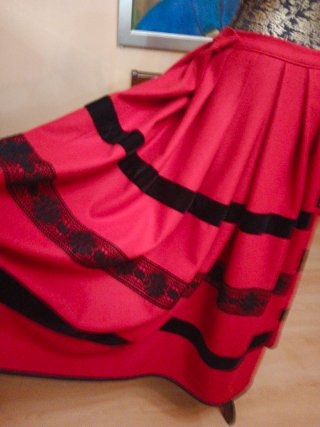 Traje Regional Negro y Rojo Talla Única