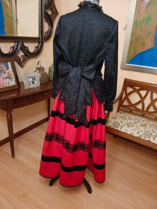 Traje Regional Negro y Rojo Talla Única