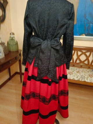 Traje Regional Negro y Rojo Talla Única