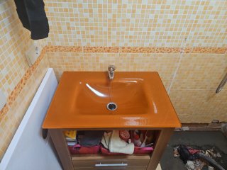 Lavabo naranja de cristal