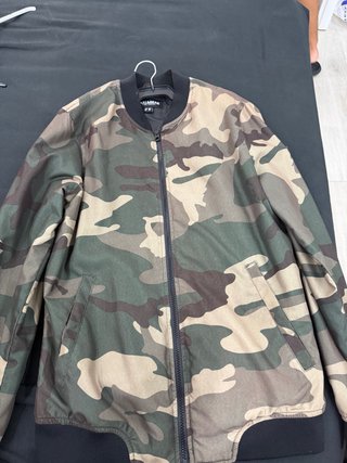 Chaqueta Bomber Camuflaje Pull&Bear Talla M