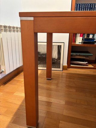 Mesa de madera de comedor