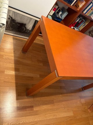 Mesa de madera de comedor