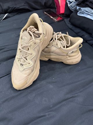 Tenis Adidas Beige