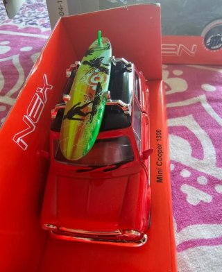 Coche de juguete rojo NEX