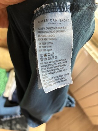 Camiseta American Eagle Azul Hombros Descubiertos