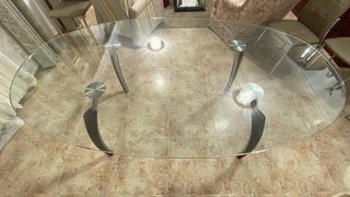 Mesa ovalada cristal y madera