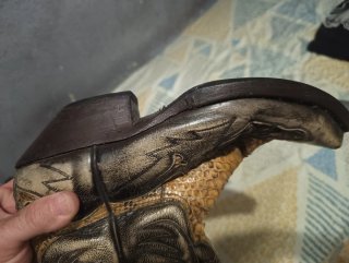 Botas Sandra Piel Serpiente y Cadena
