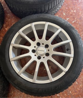 Llantas 17” con neumáticos Michelin