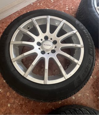 Llantas 17” con neumáticos Michelin