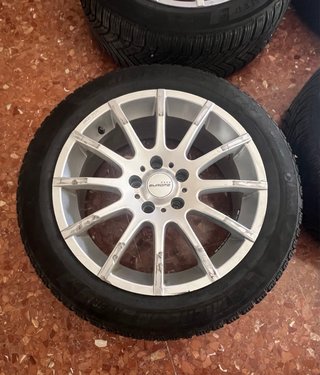 Llantas 17” con neumáticos Michelin