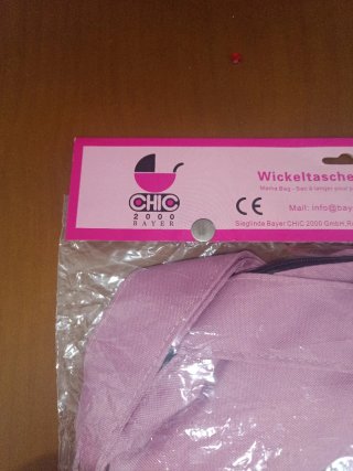 Bolso cambiador para carro bebé rosa marca Chic.