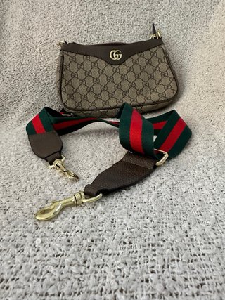 Bolso Gucci Marrón con Cadena Dorada