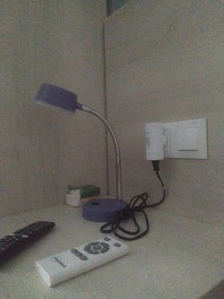 Lámpara Flexo Morado y Blanco