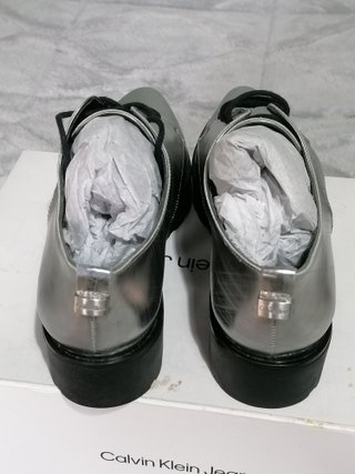 Calvin Klein piel + regalo