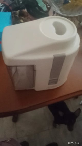 Licuadora blanca con vaso transparente
