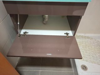 Mueble de baño marrón lacado sin lavabo