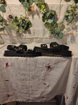 Sandalias negras plataforma tachuelas T39