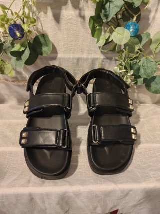 Sandalias negras plataforma tachuelas T39