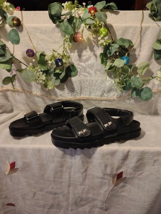 Sandalias negras plataforma tachuelas T39