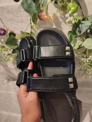 Sandalias negras plataforma tachuelas T39