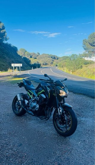 Kawasaki Z900 A2 Negra y Verde