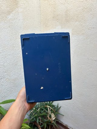 Jaula para pájaros azul y plateada