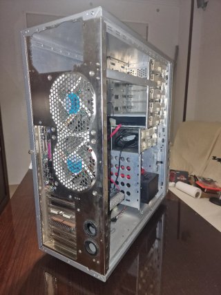 Chasis PC Gigabyte gran torre