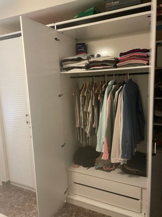 Armario de dormitorio con dos puertas de espejo