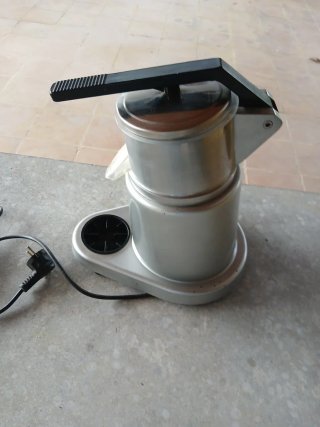Exprimidor de frutas y licuadora