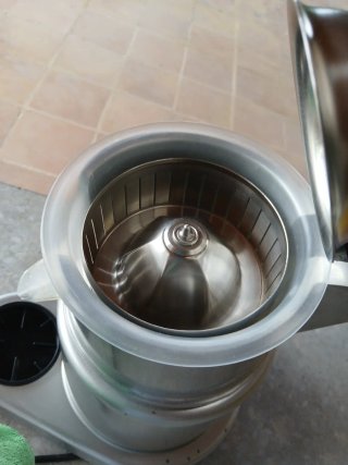 Exprimidor de frutas y licuadora