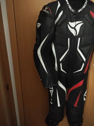 Mono R-TECH DEFENDER GP Talla 50