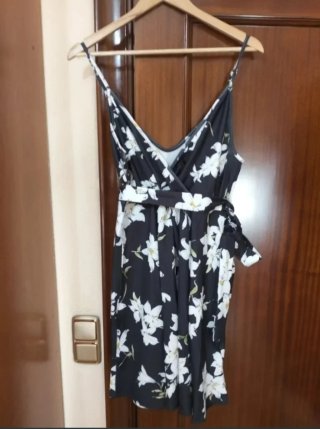 Vestido de tirantes de Shein con cinturón, talla L