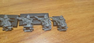 Figuras Enanos Thunderer (Warhammer)