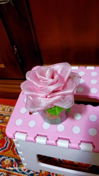 Rosa di raso fatta a mano