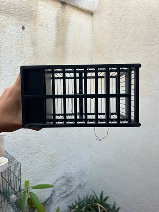 Jaula para pájaros negra y verde